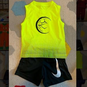 Nike 2 piece Dry-Fit outfit 2T